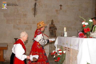 Misa y Procesión     La Misa grande del Domingo se celebró en honor a La Santa Cruz.
