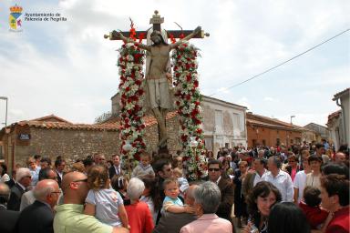 Misa y Procesión   La misa grande del domingo estuvo cantada por el grupo de coros y danzas Federíco Lozano.